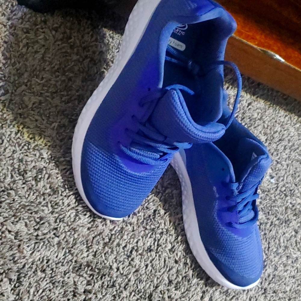 Woman's athletic works tennis shoes with memory foam
